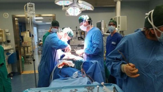 Chirurgia mini-invasiva senza intubazione per asportare un polmone