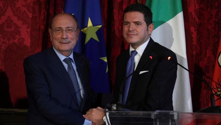 Paralisi Ars e rimpasto, ancora liti. Il centrodestra riscopre le mance