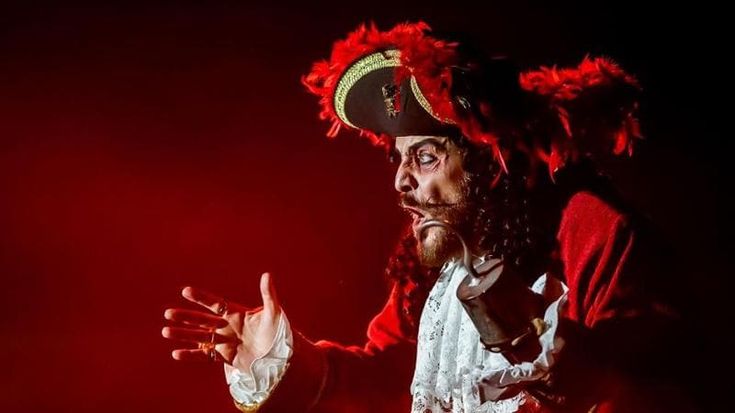 Musical, Giò Di Tonno è Capitan Uncino in “Peter Pan”