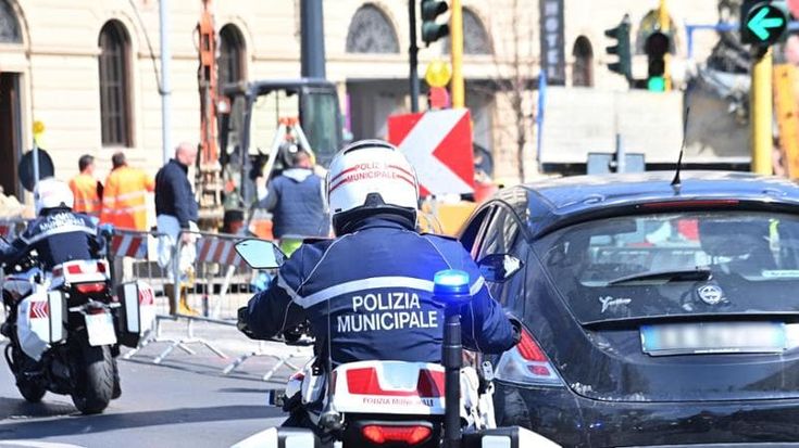 Inseguimento in centro a tutta velocità, arrestati due ragazzi