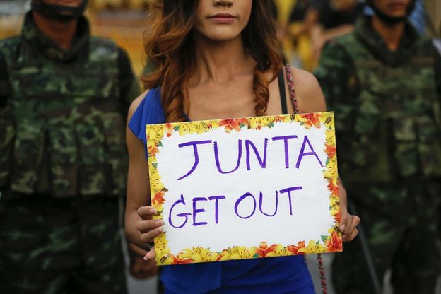 Thailandia, in piazza contro il colpo di stato