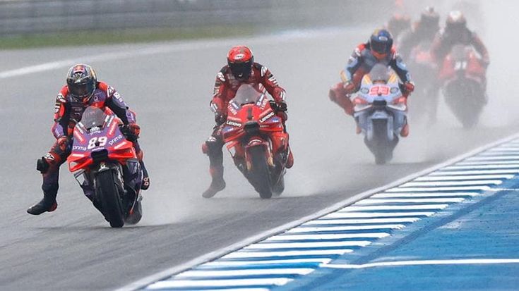 MotoGp, alluvione Valencia: a rischio la sfida finale tra Bagnaia e Martin. C’è l’ipotesi Portimao