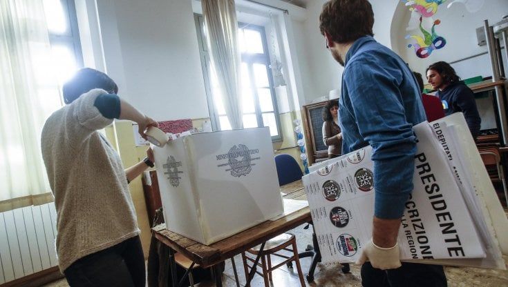 Gli italiani all'estero già al voto: 79 voli e 30 milioni di euro per 12 seggi. Vignali (Farnesina): "Rafforzata la sicurezza contro il rischio brogli"