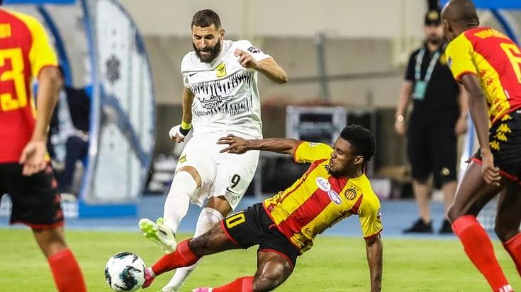 Soldi o trofei. L’irruzione dell’Arabia che ha stravolto il calcio