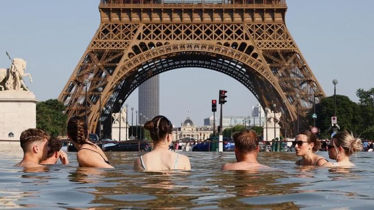 Emergenza caldo in Francia: quaranta decessi per annegamento. Chiusura anticipata per la Tour Eiffel
