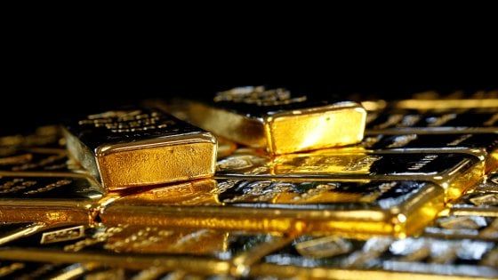Le Borse di oggi, 28 luglio. Oro sempre più in alto, vede 2 mila dollari. Le Borse chiudono contrastate