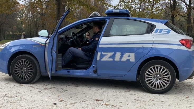 Barricato in casa della ex compagna armato di coltello: un arresto per minacce aggravate e violazione di domicilio