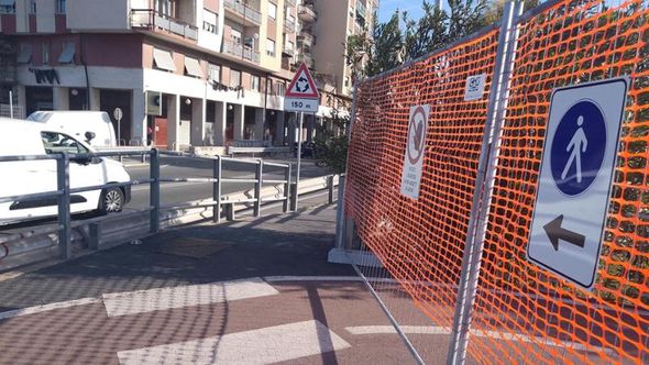 Zinola, un grande cantiere con tante recinzioni e divieti