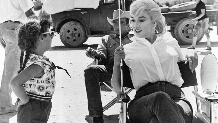 Dai jeans alle borse, come nasce un’icona