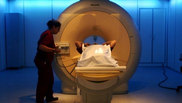 Sanità, a Milano risonanze e mammografie anche la sera e nei festivi: parte domenica il test per ridurre le attese
