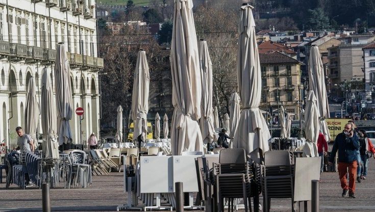 Vaccini, Regioni spingono per riaperture progressive. Domani incontro col governo. Venerdì nuova cabina di regia
