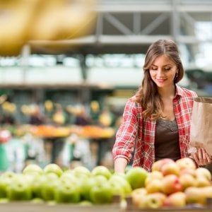 Sono 6,5 milioni le famiglie che scelgono qualità e benessere. Ortaggi e frutta i più presenti nel carrello della spesa salutista