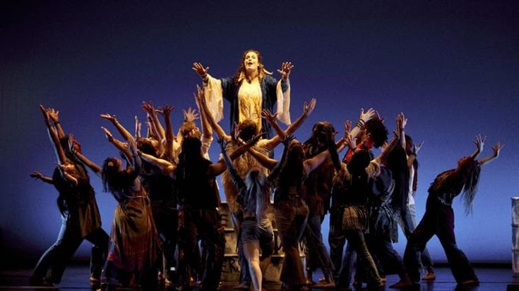 Hair, al teatro Carcano il musical ribelle che ispira i giovani a essere se stessi