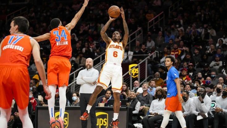 Basket, Nba: vincono ancora Atlanta e Phoenix. Lebron se la cava: solo un turno di stop