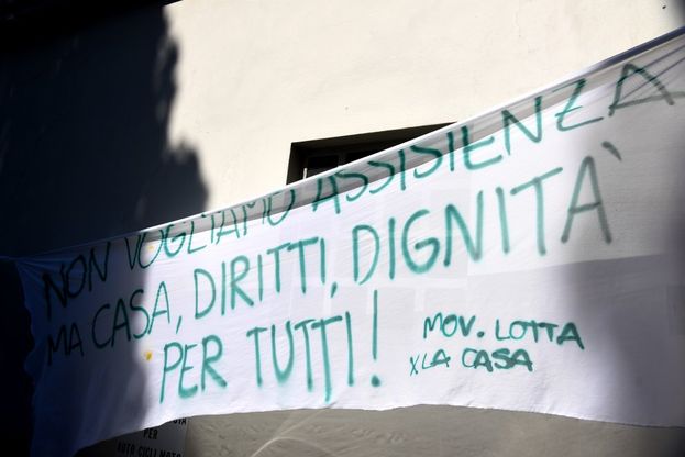 Occupata l'ex casa di cura Il Pergolino