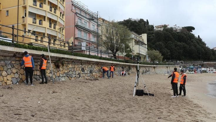 Lerici, via le barriere architettoniche nella spiaggia più gettonata
