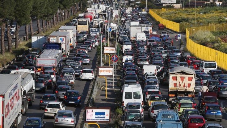 Cantieri infiniti, ponti ko, pochi bus: benvenuti a Palermo, capitale del traffico
