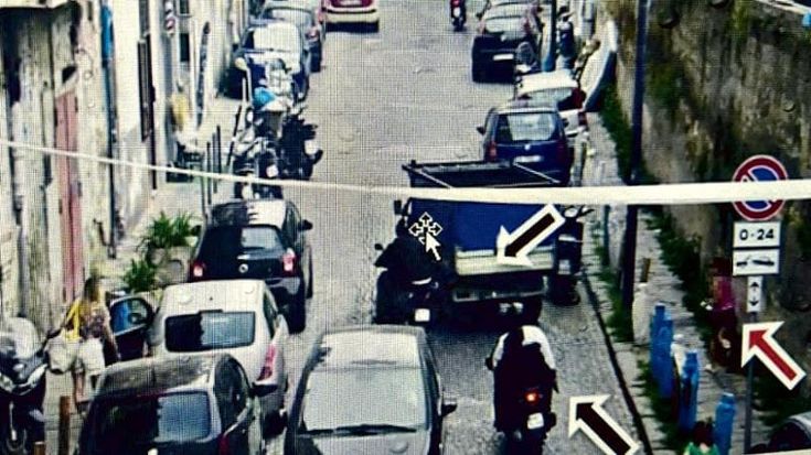 Sanità, sicari armati in moto sotto gli occhi della bimba: la foto shock negli atti dell’inchiesta