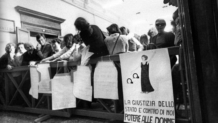 Violenza sulle donne, quel processo del '76 che cambiò la storia: "La 16enne vittima si ribellò al patriarcato e riunì le femministe"