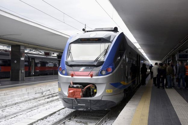 Napoli, inaugurato il treno "Jazz" 