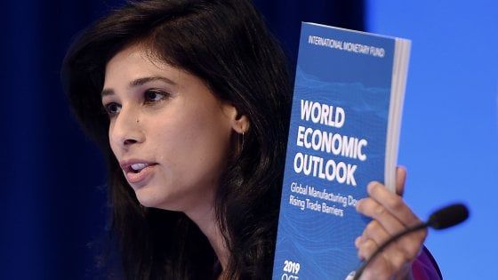 Fmi, la stima sul Pil italiano precipita al -12,8%. Dal Covid un colpo da 12 mila miliardi all'economia globale