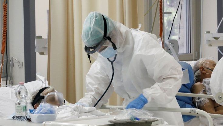 Variante sudafricana del Covid, in terapia intensiva il 60enne di Varese positivo. A Corzano la variante inglese con oltre 300 contagi: "Situazione ora sotto controllo"
