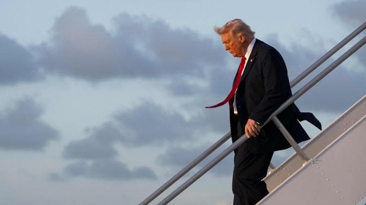 Trump: “Successore di Khamenei non durerà se non lo approviamo noi”. E valuta il blitz per l’uranio