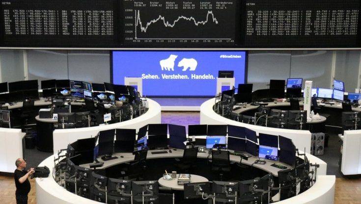 Le Borse di oggi, 29 giugno. Mercati deboli, timori per la crescita. Lagarde: "Non penso che torneremo a bassa inflazione"