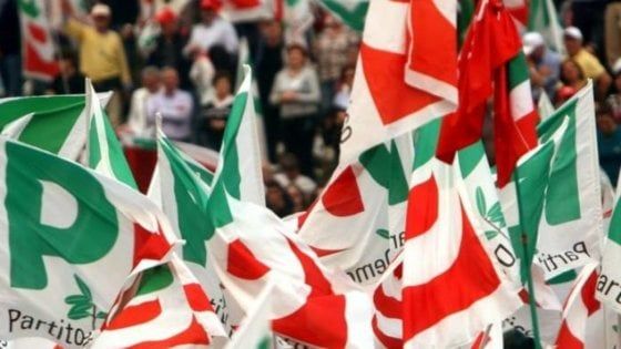 Due per mille, nel 2018 scendono a 14 milioni i soldi ai partiti. Crolla il Pd, boom per la Lega