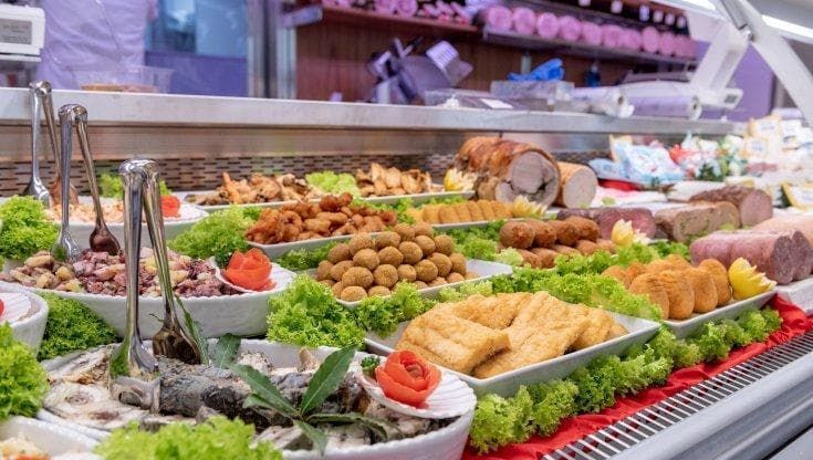 Il banco gastronomia al supermercato, un'innovazione lunga 50 anni