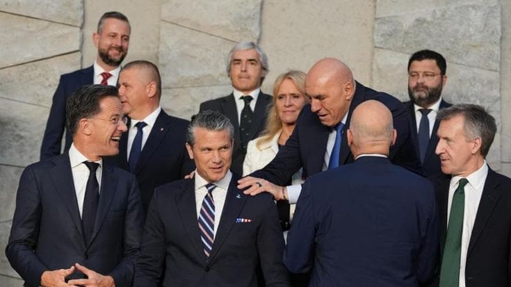 Hegseth striglia la Nato: “Europei scrocconi”. Basi, 6 mesi per decidere