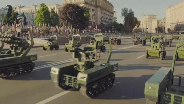 Ucraina, la parata dei droni: "Proteggiamo ciò che è nostro con una tecnologia oltre ogni limite"