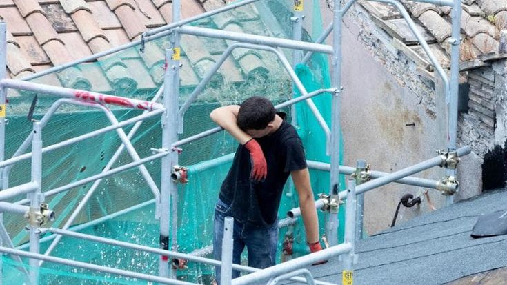 Arriva il caldo estremo, ordinanza della Regione: “Stop ai lavori a rischio”