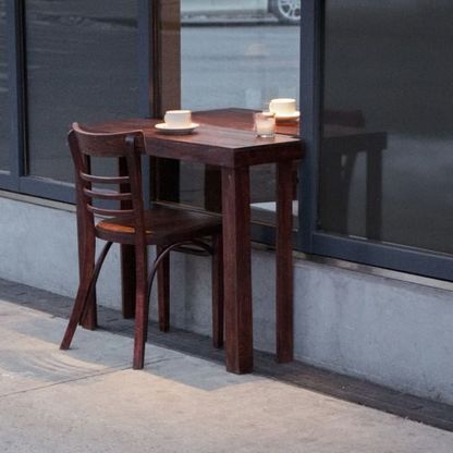 NY, il tavolo della relazione: l'installazione fa riflettere