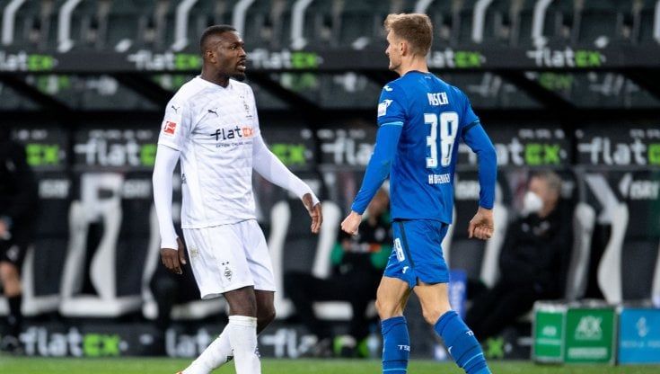 Borussia Moenchengladbach, Thuram jr sputa in faccia a un avversario: espulso