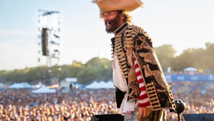 Ambiente, botta e risposta sul Jova Beach Party a Viareggio