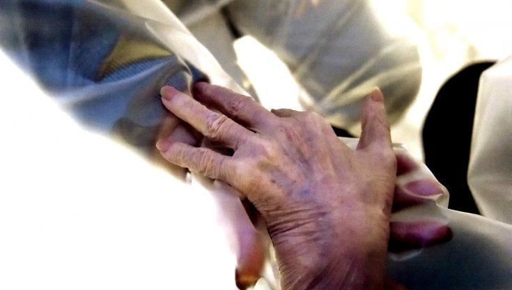 A 99 anni chiusa in casa a Natale e lasciata sola dalla badante