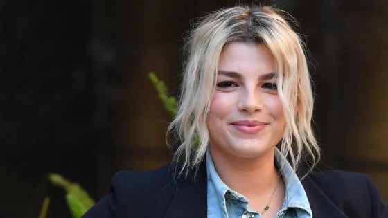 Emma Marrone sta male, le reazioni sui social. Maria De Filippi: "Per te ci sarò sempre"