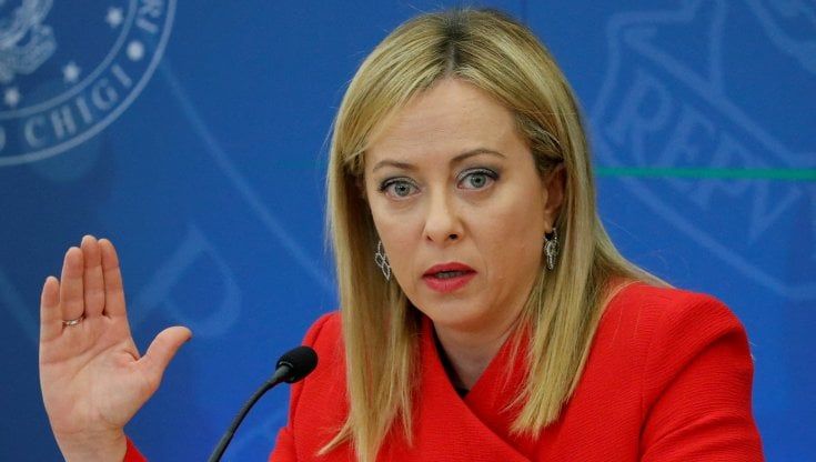 Meloni, stufa delle critiche sulla manovra, rivendica la linea dura. Ma è pronta al ritiro sul Pos