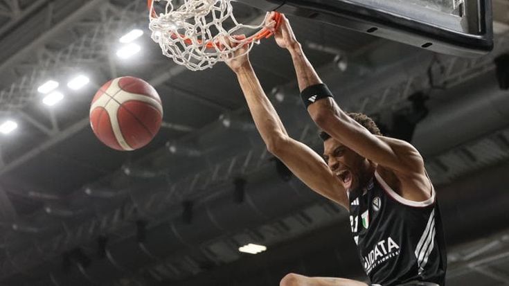 Vildoza mette il turbo, la Virtus stende Varese 104-85