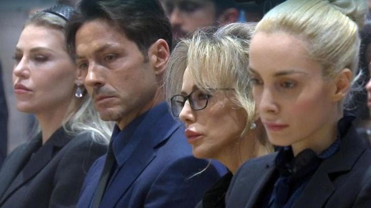 Marina e Marta, le mani del benservito. La Russa, nessuno accusi “i giovani”