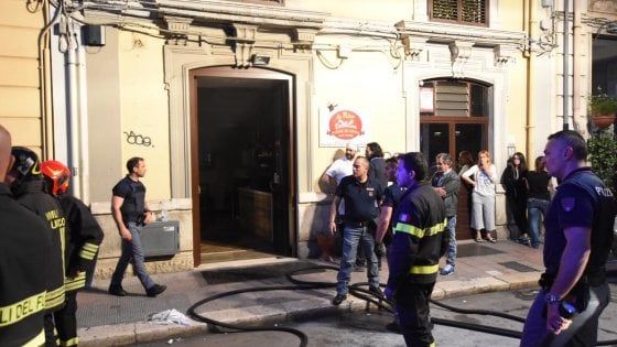 Bari, incendio in una pizzeria di via Cairoli: in salvo il proprietario e un cliente che stava cenando
