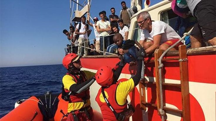 Migranti, i giudici spagnoli: “Ha ragione Open Arms, i soccorsi non devono essere autorizzati”