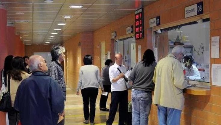 Sanità campana, visite prenotate mai svolte: Regione scrive a Asl sulle liste d’attesa “ingolfate”