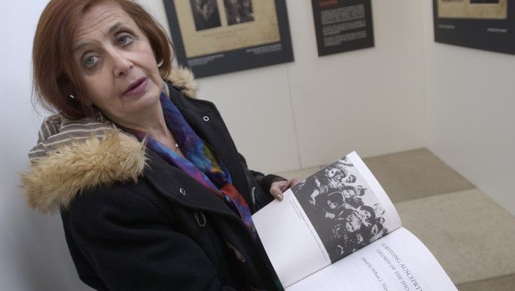 Sopravvisse all'Olocausto, ora la scrittrice 85enne Tova Friedman racconta  su TikTok l'orrore di Auschwitz