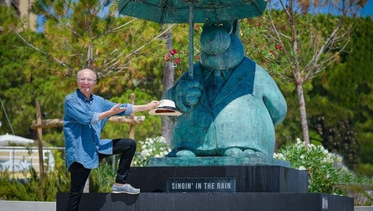 Che filosofo, quel gatto: Montecarlo lo celebra con venti statue