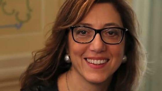 Brindisi, la sindaca rimuove la direttrice del teatro Verdi: "Guadagnava troppo"