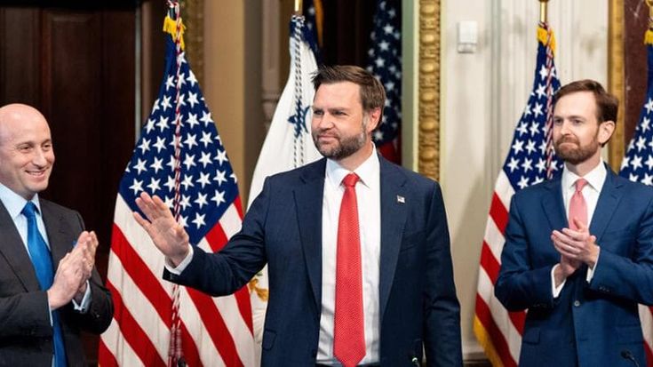 I Maga delusi lanciano un partito per il 2028. Trump schiera Vance
