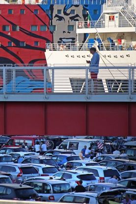 Genova, assalto ai traghetti per Sardegna e Corsica