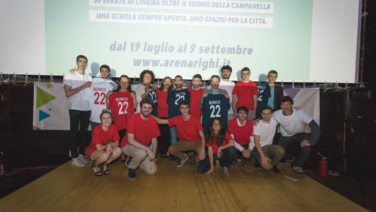 Con i volontari del Righi la scuola non va in vacanza: "Un hub aperto a tutti"